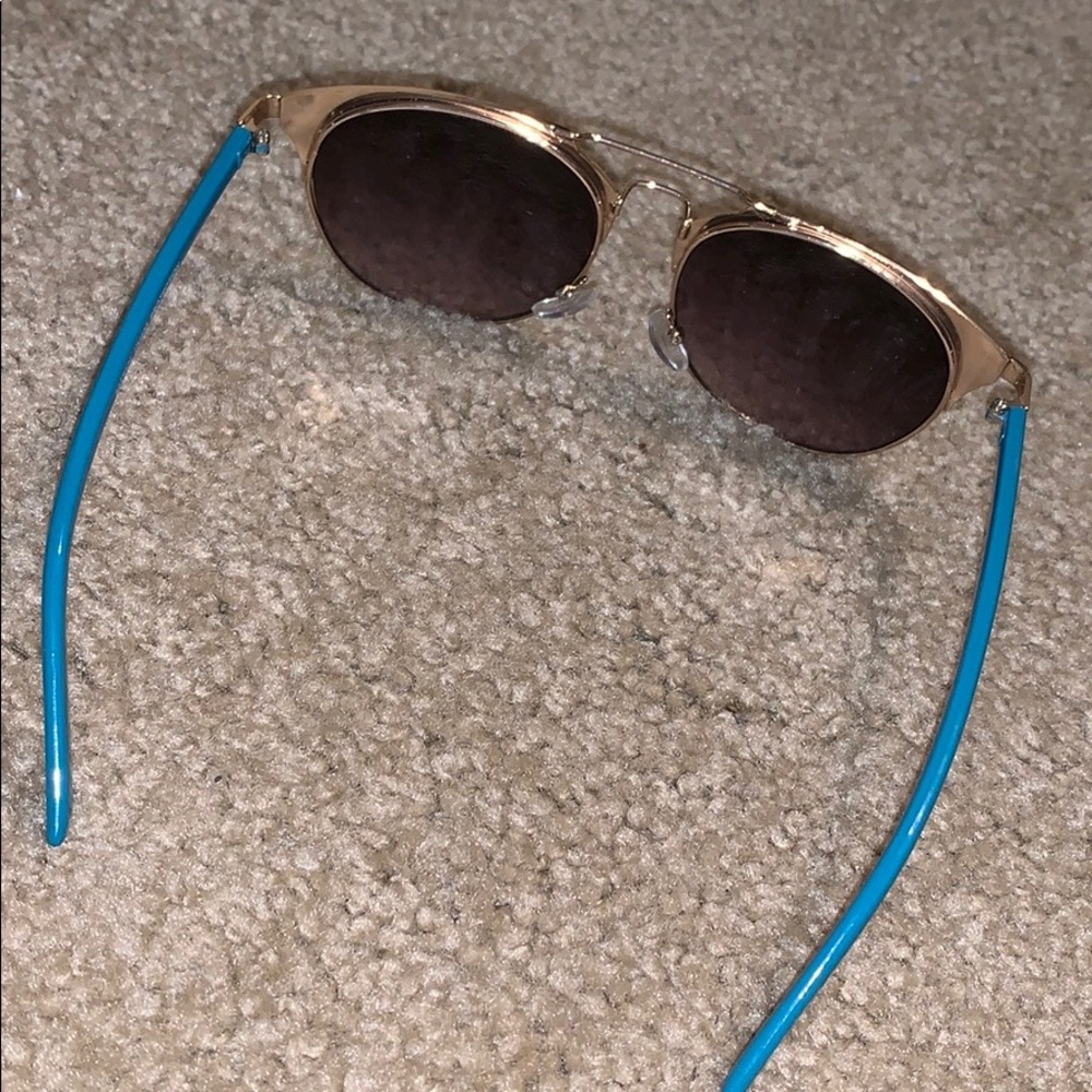 Sunglasses - Picture 3 of 4